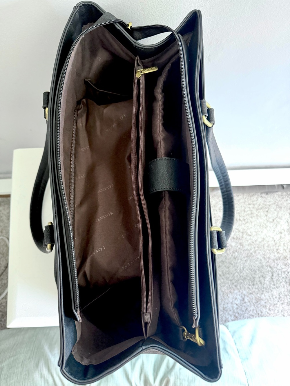 Faux Leather Tote Lunchbox - Picture 4 of 4